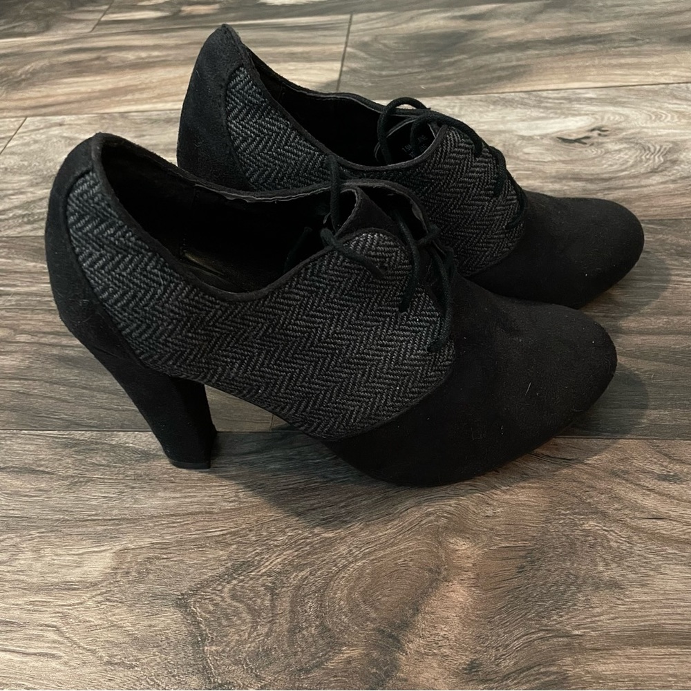 XOXO Lace up Bootie High Heel Size 7.5M